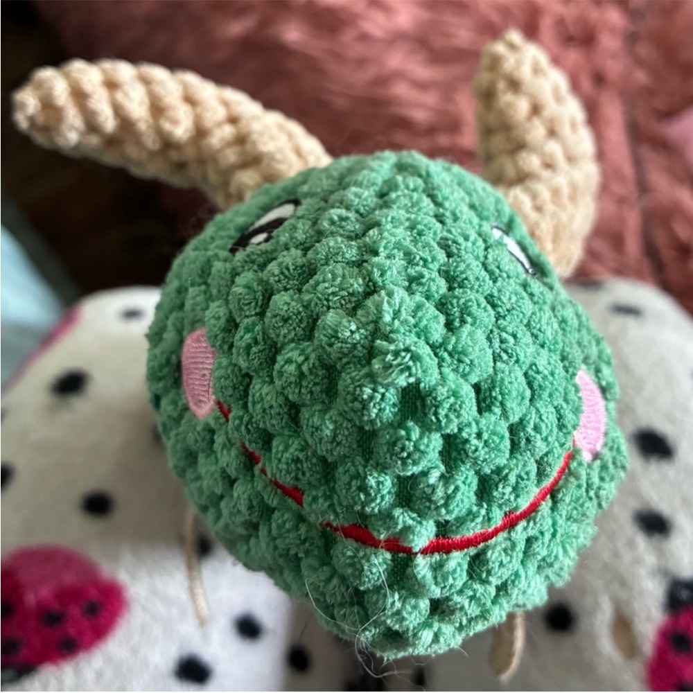 🐛 Plush Green and Tan Caterpillar Dog Toy - Picture 9 of 11